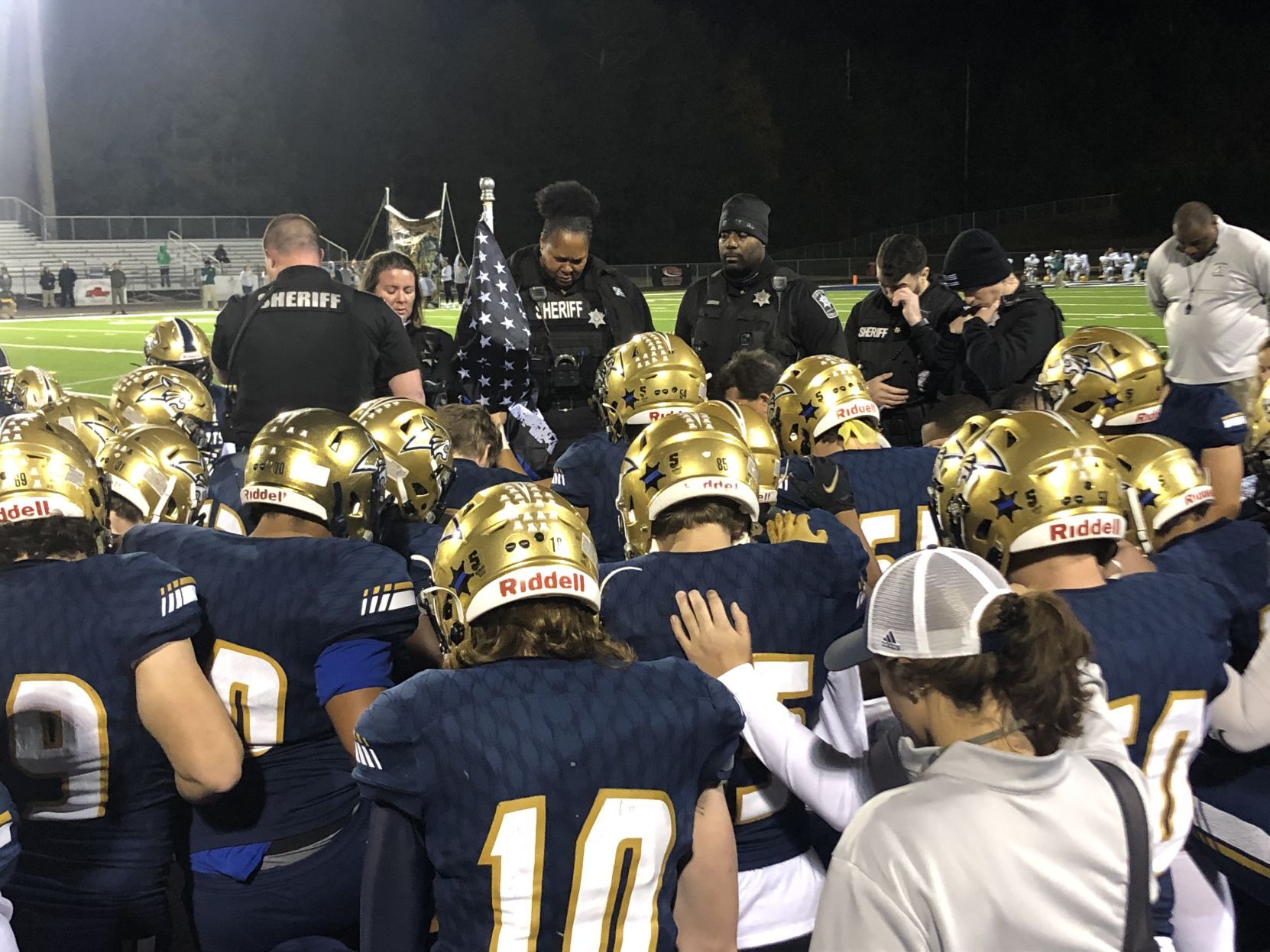 Apalachee football team, Barrow County Sheriff’s Office pay tribute to fallen Jackson County deputy